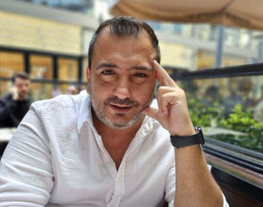 Hayat, başınıza gelenlerin %10’u ve bunlara verdiğiniz tepkilerin %90’ıdır.